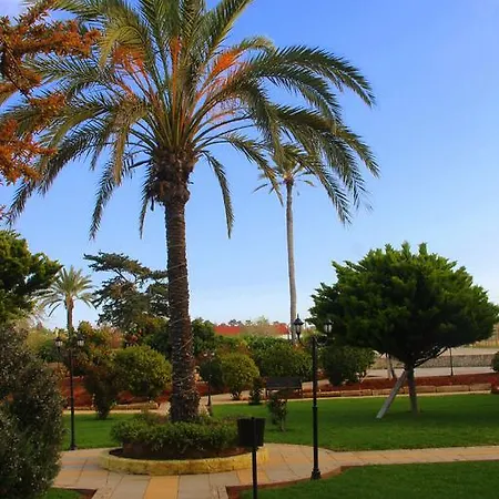 Lembos בית הארחה
